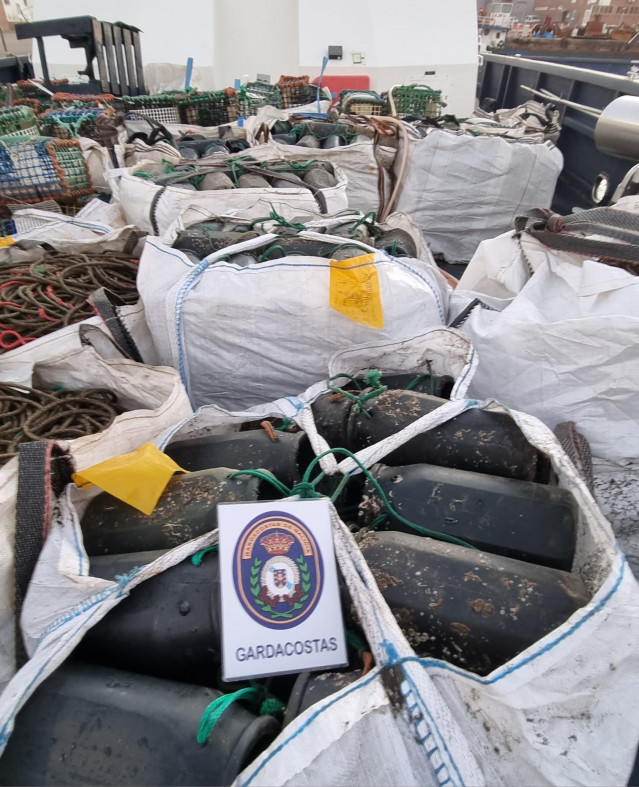 Objetos incautados por Gardacostas de Galicia