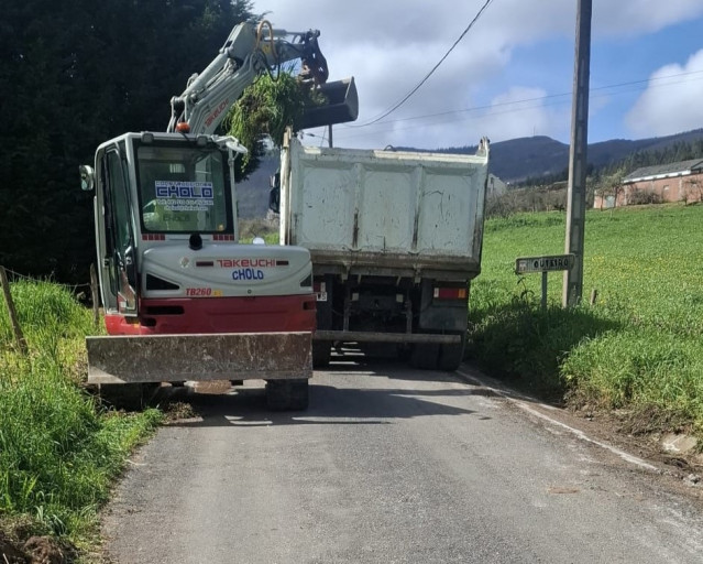Obras de la LU-P-6102 en el tramo de A Pontenova a Trabada (Lugo).