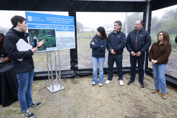 La conselleira de Vivenda e Planificación de Infraestruturas, María Martínez Allegue, avanza la obra en Ortigueira.