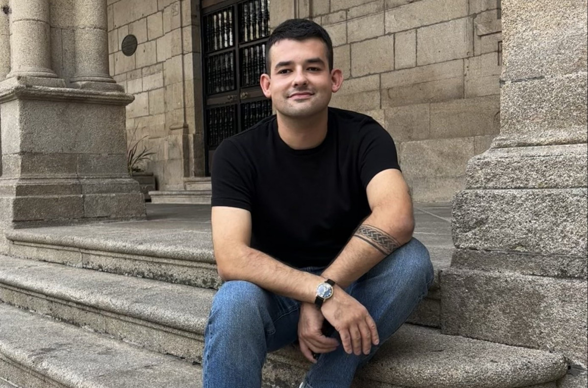 El portavoz de Podemos Ourense, Francisco Diéguez, presenta su dimisión.