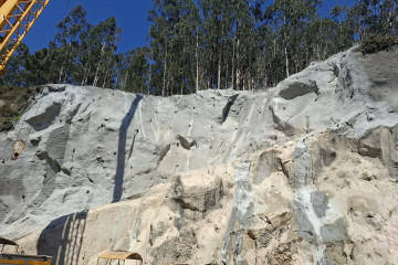 Tramo de la AG-57 a su paso por Gondomar (Pontevedra) afectado por el temporal.