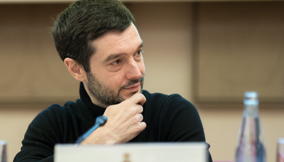 El ministro de Derechos Sociales, Consumo y Agenda 2030, Pablo Bustinduy, durante una jornada sobre la regularización de la publicidad de alimentos no saludables, en el Congreso, a 2 de marzo de 2026