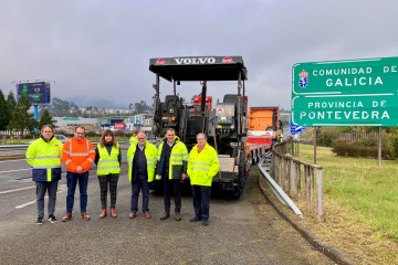 El subdelegado del Gobierno, Abel Losada, supervisa las obras urgentes en la A-55, a su paso por Tui, para reparar los daños causados por el tren de borrascas del invierno 2025-2026.