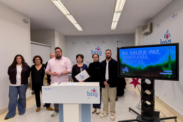 Xabier Pérez Igrexas y Lucía López, entre otros, en la rueda de prensa de este martes.