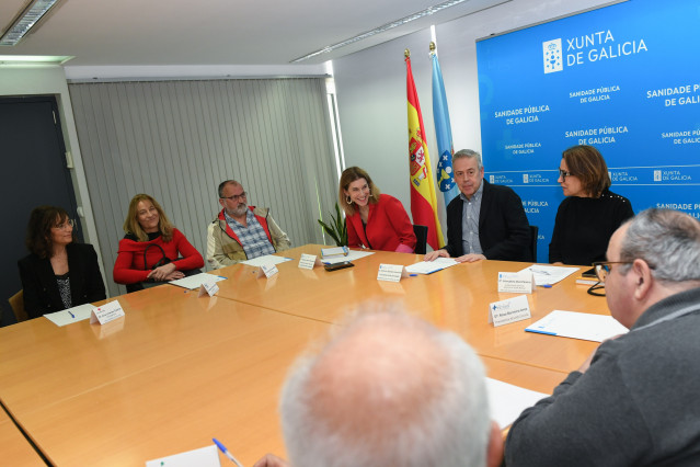 El conselleiro de Sanidade, Antonio Gómez Caamaño, se reúne con entidades sin ánimo de lucro que asisten a personas con adicciones en Galicia. En Santiago.