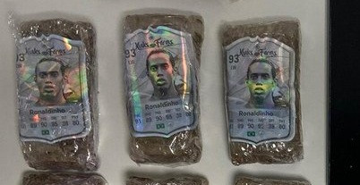 Detenido en Vigo transportando casi un kilo de droga en paquetes con la cara de Ronaldinho