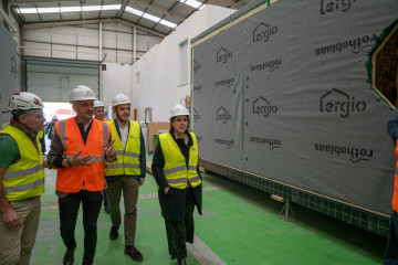 La conselleira de Economía e Industria, María Jesús Lorenzana, visita la empresa Enpezas en O Porriño (Pontevedra).