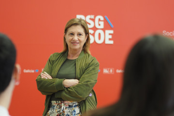 La hasta ahora diputada del Grupo Socialista en el Parlamento de Galicia Elena Espinosa acudió este miércoles a despedirse de los periodistas.