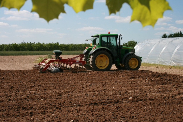 Tractor en campo.