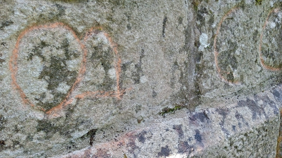 Imagen de las pintadas en el Mosteiro