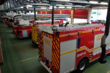 Camiones aparcados en el parque de Bomberos de A Coruña, en imagen de archivo.