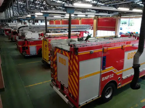 Camiones aparcados en el parque de Bomberos de A Coruña, en imagen de archivo.