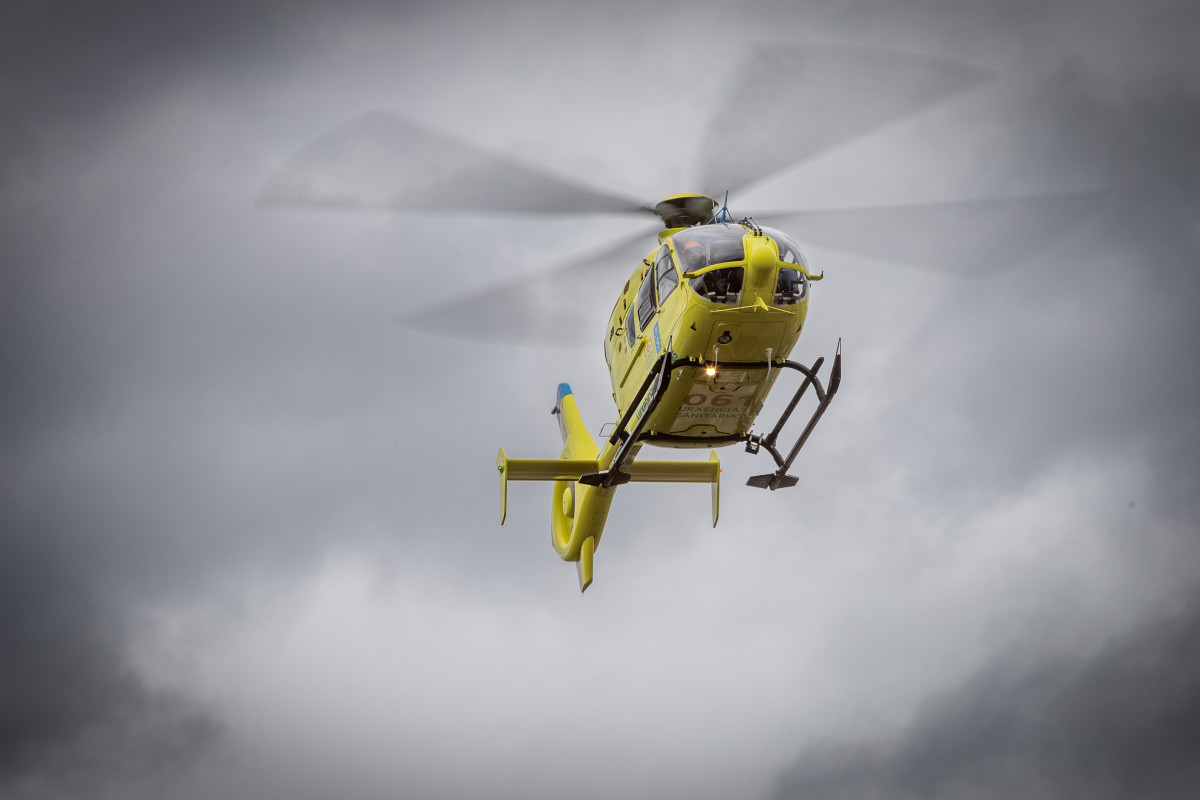 Archivo - Uno de los últimos vuelos de la médico del helicóptero del 061, decana de Europa, Charo Rua, en el helipuerto del Hospital Provincial de Conxo, a 7 de marzo de 2025, en Santiago de Compos