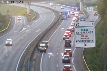 Retenciones en la AG-56 en Santiago de Compostela.