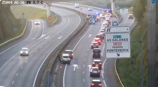 Retenciones en la AG-56 en Santiago de Compostela.