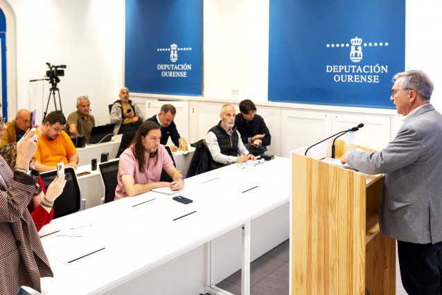 El presidente de la Diputación de Ourense, Luis Menor, da cuenta de los asuntos aprobados en junta provincial