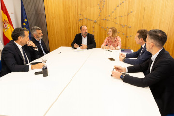 El director de Turismo de Galicia, Xosé Merelles, se reúne con responsables de la Unión Hotelera Compostela