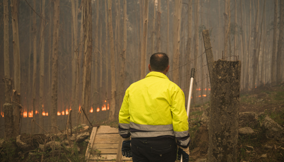 Vista del incendio forestal en el monte Galleiro, a 6 de abril de 2026, en Ribadetea, Ponteareas, Pontevedra, Galicia (España). El incendio de monte Galleiro comenzó a las 14:47 horas en la parroqui