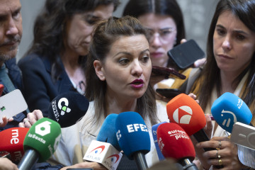 Archivo - La ministra de Juventud e Infancia, Sira Rego, atiende a los medios de comunicación, en el Ministerio de Juventud e Infancia, a 1 de abril de 2025, en Madrid.