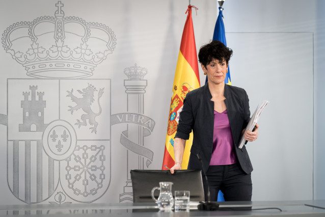 La ministra de Inclusión, Seguridad Social y Migraciones de España, Elma Saiz, durante una rueda de prensa tras el Consejo de Ministros, en el Palacio de La Moncloa, a 7 de abril de 2026, en Madrid (España).