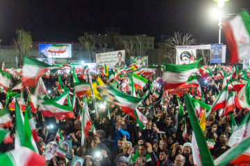 Iranís celebran el alto el fuego en una foto de Fars News