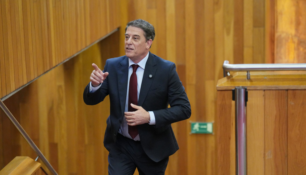 El portavoz del PSG-PSOE, José Ramón Gómez Besteiro, durante el Debate sobre el Estado de la Autonomía, a 8 de abril de 2026, en Santiago de Compostela, A Coruña, Galicia (España). El Gobierno  