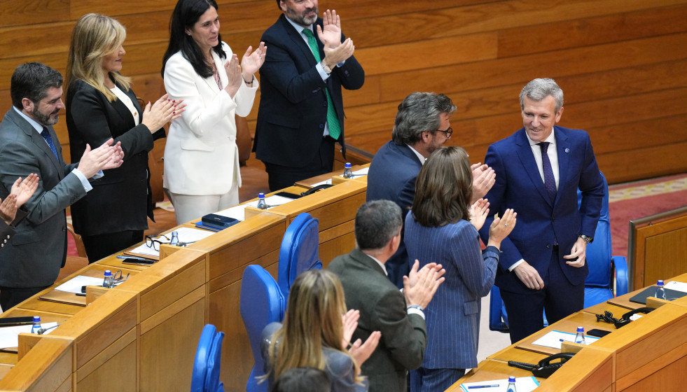 El presidente de la Xunta de Galicia, Alfonso Rueda, en el hemiciclo.