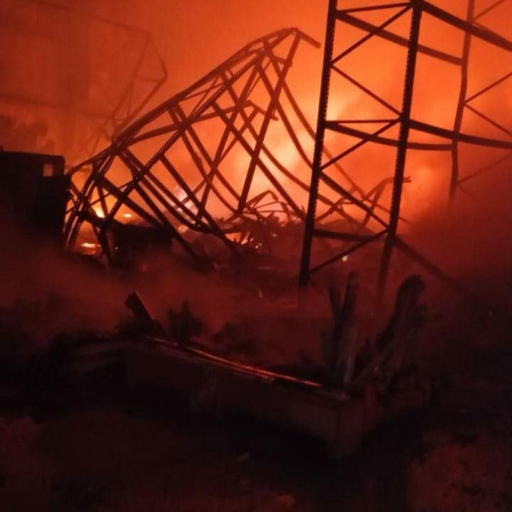 Interior de la nave de Trison tras el incendio en una imagen del Ayuntamiento de Sada