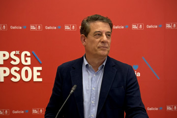El secretario xeral del PSdeG y portavoz parlamentario, José Ramón Gómez Besteiro, en rueda de prensa