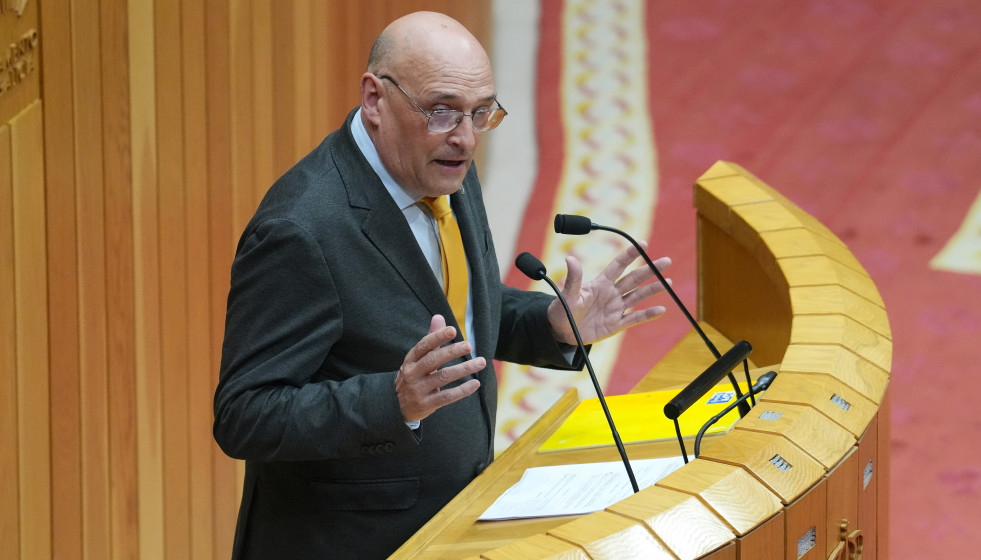 El portavoz de Democracia Ourensana, Armando Ojea, interviene durante el Debate sobre el Estado de la Autonomía, a 8 de abril de 2026, en Santiago de Compostela, A Coruña, Galicia (España). El Gobi
