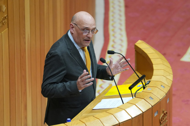 El portavoz de Democracia Ourensana, Armando Ojea, interviene durante el Debate sobre el Estado de la Autonomía, a 8 de abril de 2026, en Santiago de Compostela, A Coruña, Galicia (España). El Gobierno  gallego se enfrenta al Debate sobre el Estado de la