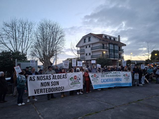 Vecinos de Teo protestan contra la planta de residuos de la construcción que pretende ubicarse en Cacheiras