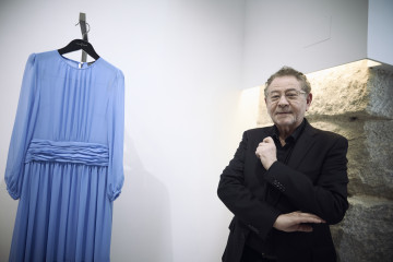 El diseñador Roberto Verino realiza una presentación estática de su colección primavera-verano 2026, en el Monbull Corner, a 16 de marzo de 2026, en Madrid (España). El diseñador Roberto Verino 