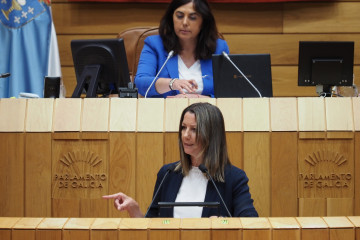 Archivo - Lara Méndez (PSdeG) y Elena Candia (PPdeG), en el pleno del Parlamento (imagen de archivo)