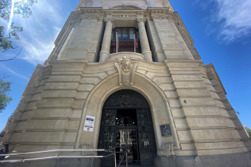 Archivo - Exterior de una oficina de la Agencia Tributaria el día en el que arranca la Campaña de la Renta 2020, a 7 de abril de 2021, en Madrid (España). La Campaña de la Renta y Patrimonio de 20