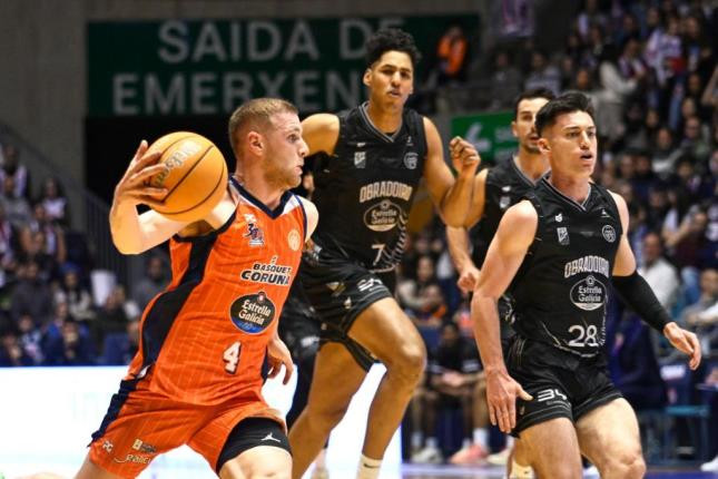 Pantallas gigantes en la Plaza Roja para que nadie se pierda 'O noso derbi' entre Obradoiro y Básquet Coruña