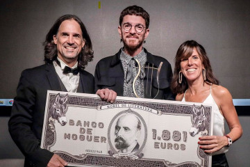 Entrega del premio de 2025 de Poesía Viva a Samuel Merino