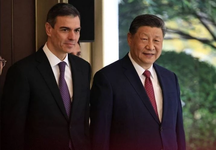 Sánchez aterriza en Pekín para abrir una agenda clave con Xi Jinping y reforzar la relación con China