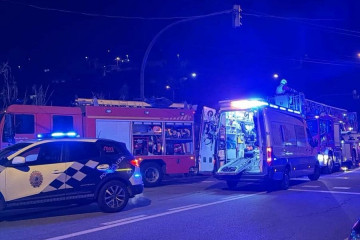 Despliegue en el aeropuerto de Vigo por el rescate de un hombre, a 12 de abril de 2026.