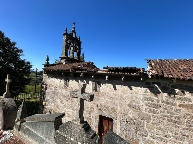 Se desploma parte del tejado de la iglesia románica de Santa María de Carboeiro, en Silleda, sin causar heridos