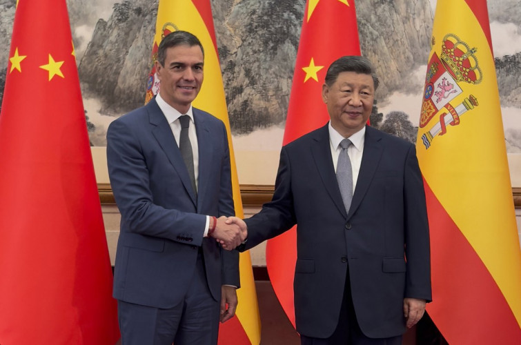 Sánchez conversa con Xi Jinping y le pide que 