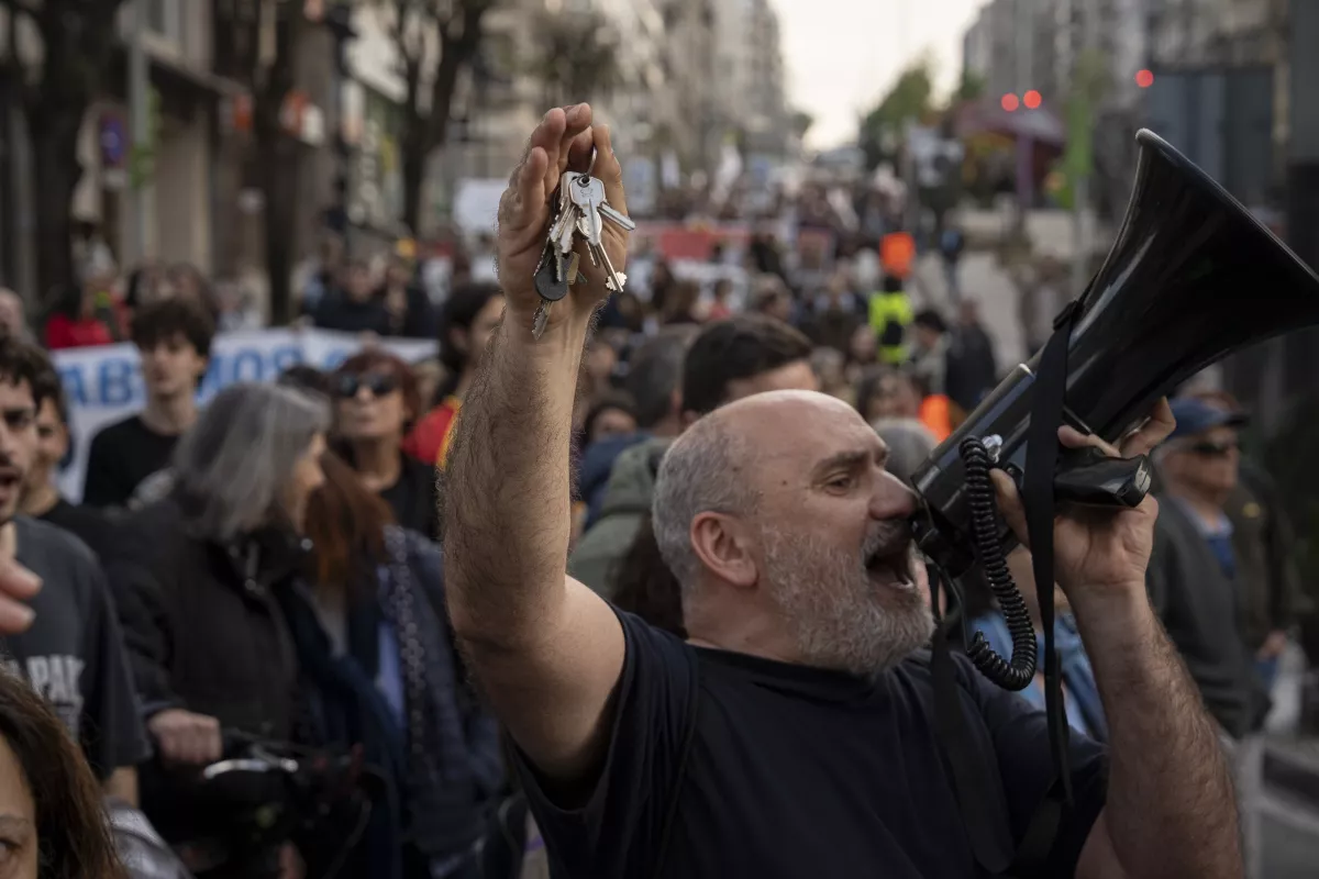 Una manifestaciu00f3n en marzo de la Alianza pola Vivenda en Vigo