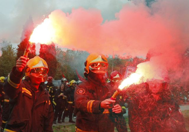 Ni un paso atrás de los bomberos de Ourense, que mantienen la huelga indefinida tras reunión con la Deputación