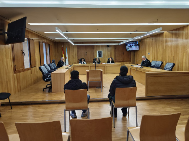 Dos acusados de agresión sexual protagonizan un altercado en la Audiencia de Lugo al querer cambiar de abogado