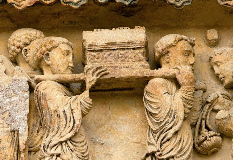 De cómo Santiago disparó su turismo robando el cadáver de Cucufato