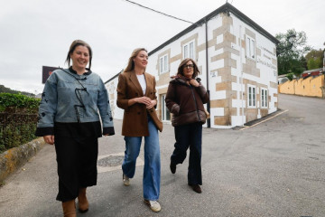 La conselleira de Política Social e Igualdade, Fabiola García, visita el nuevo Punto de Encontro Familiar de Cervo (Lugo)
