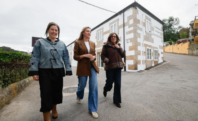 La conselleira de Política Social e Igualdade, Fabiola García, visita el nuevo Punto de Encontro Familiar de Cervo (Lugo)