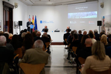 El presidente de la Xunta, Alfonso Rueda, asiste al acto de presentación del libro “Alén da frol do tempo”, de Abel Veiga Copo. Casa de Galicia (Madrid),