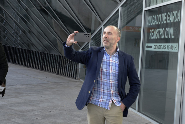 Archivo - El alcalde de Ourense, Gonzalo Pérez Jácome, a su llegada para declarar en el juzgado de instrucción número dos de Ourense, a 27 de noviembre de 2024, en Ourense