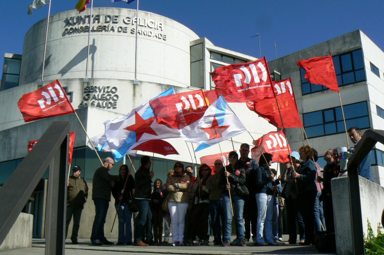 Protestas ante la Consellería de Sanidade por el 